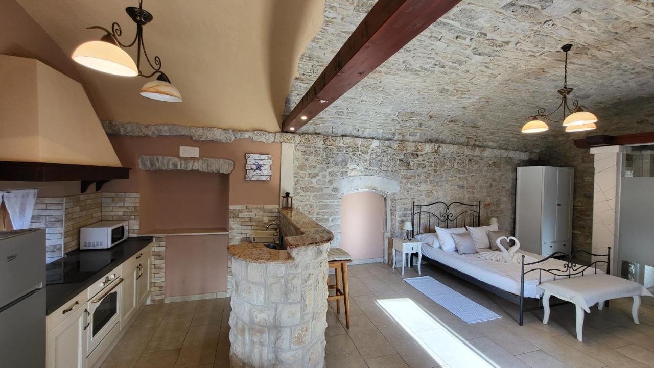Stone House Apartments Didini Dvori Lumbarda Zewnętrze zdjęcie